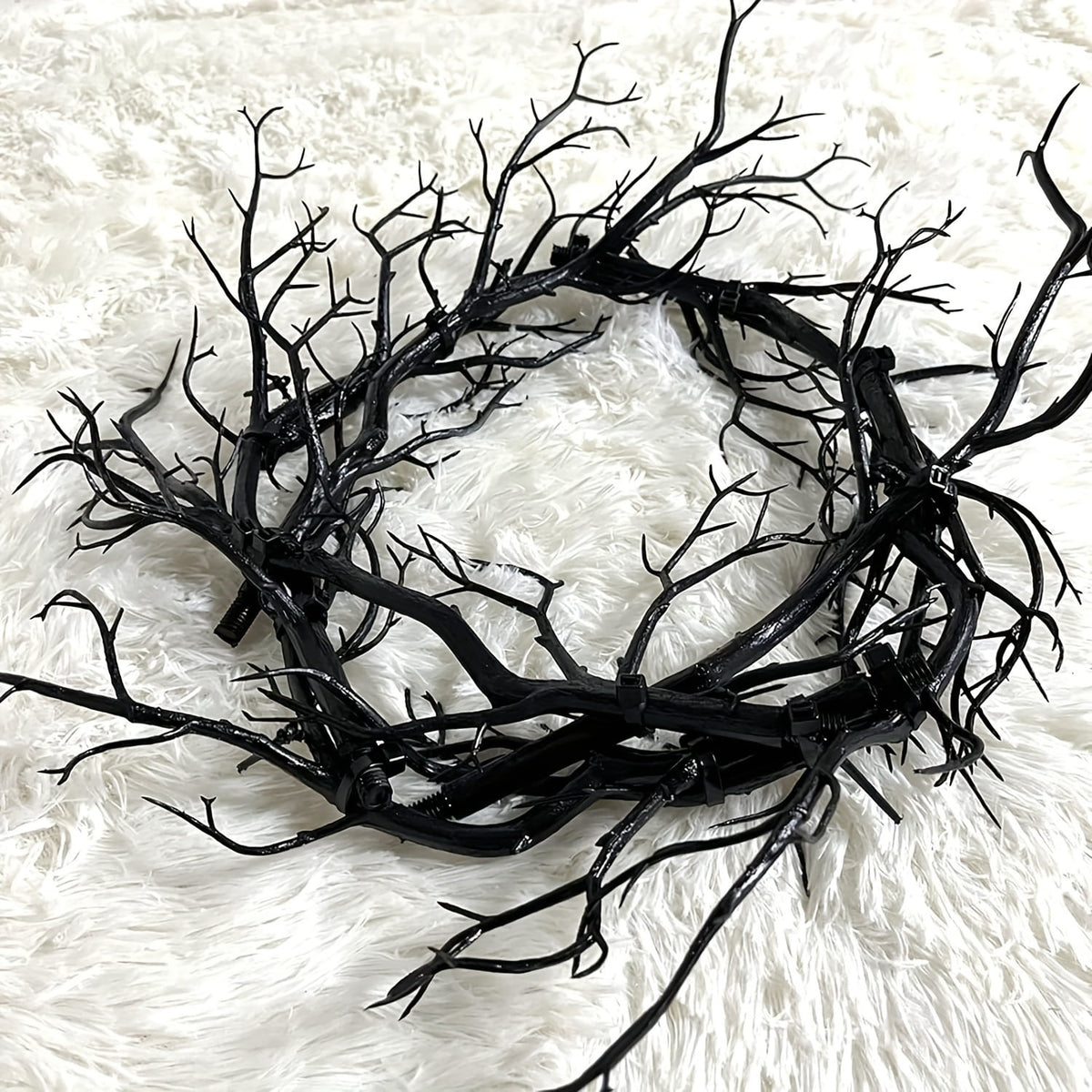 1pc Art Deco Style Halloween Wreath, 16.92-Inch Pre-Lit Black with Glittering Accents, Dead Branches, Festive Fall Home Window Wall Decor for Halloween
