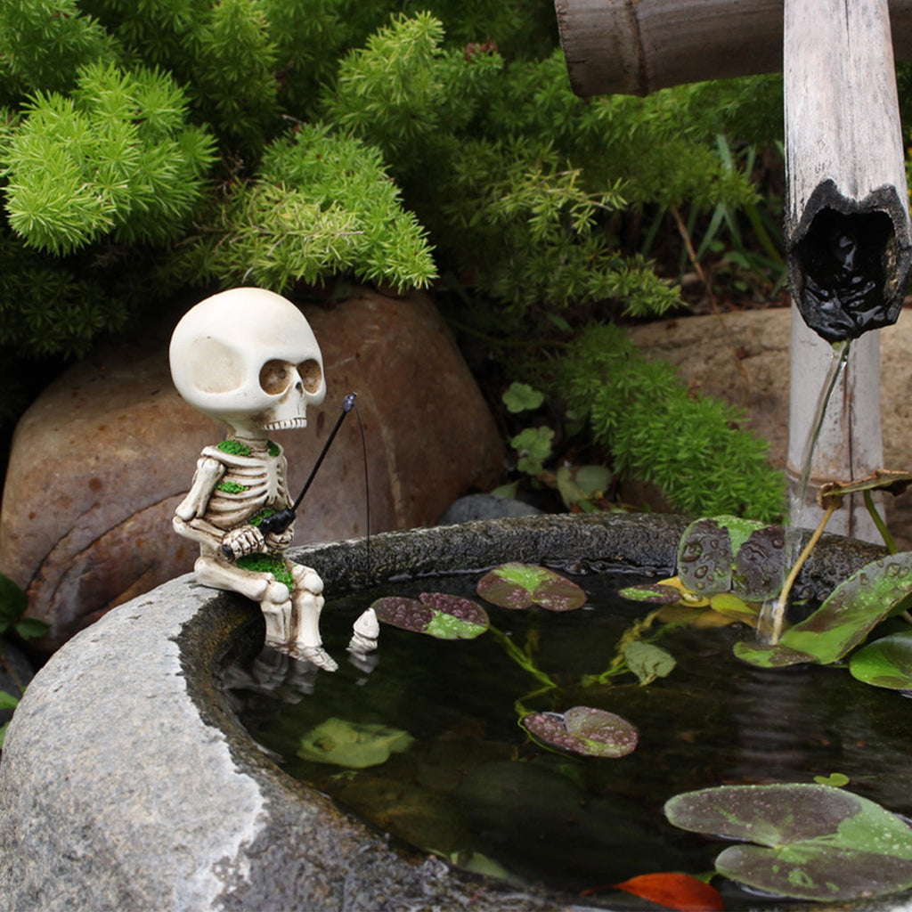 Oalirro Halloween Fishing Skeleton Resin Statue - 4.5in Realistic Hand-Painted Outdoor Garden Decor, Durable Pond Ornament for Yard, Porch, Horror Gift