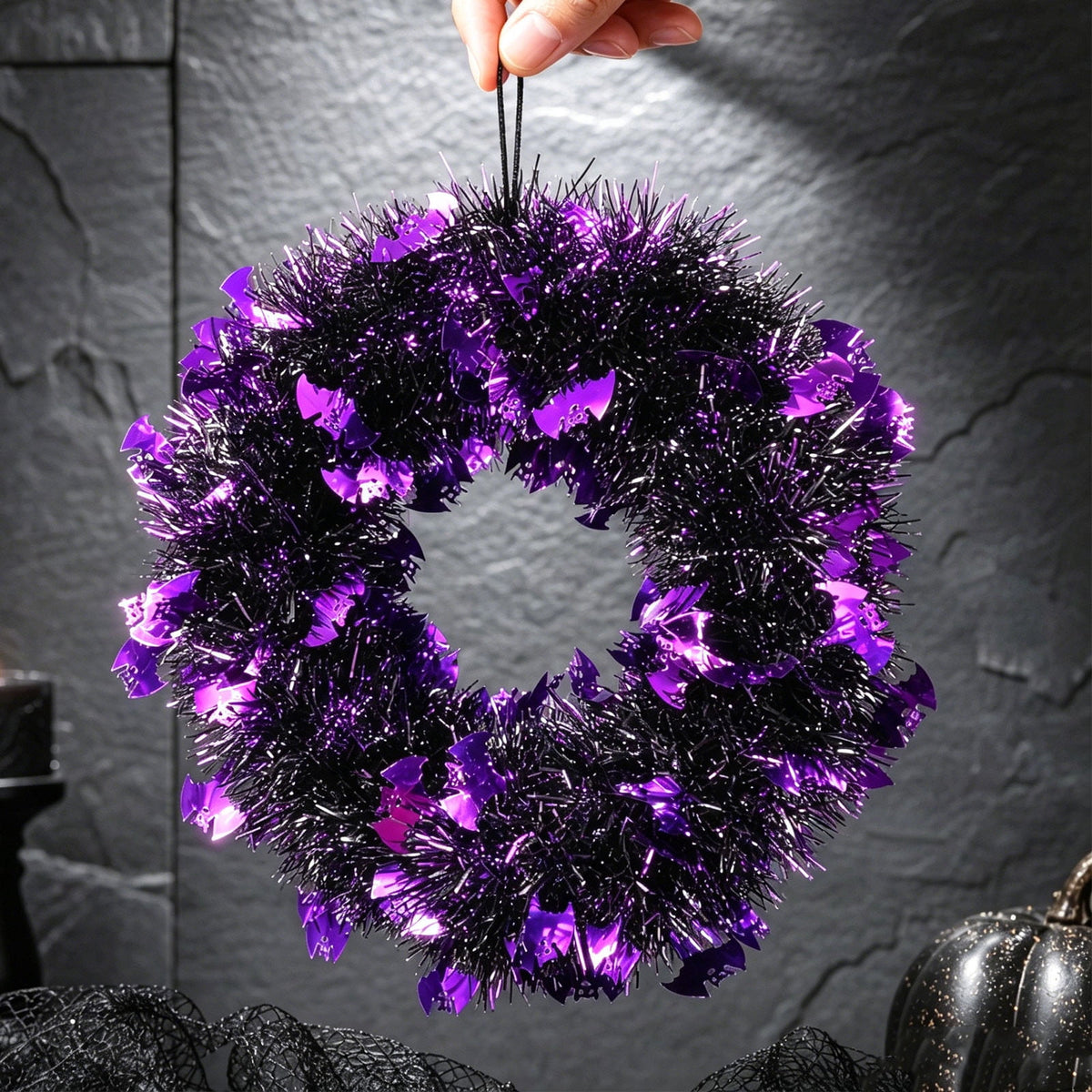 WWC Halloween Wreath, Artificial Silk Bats And Skulls Wreath, Gothic Halloween Decor for Fall Party Front Door Porch Mantel