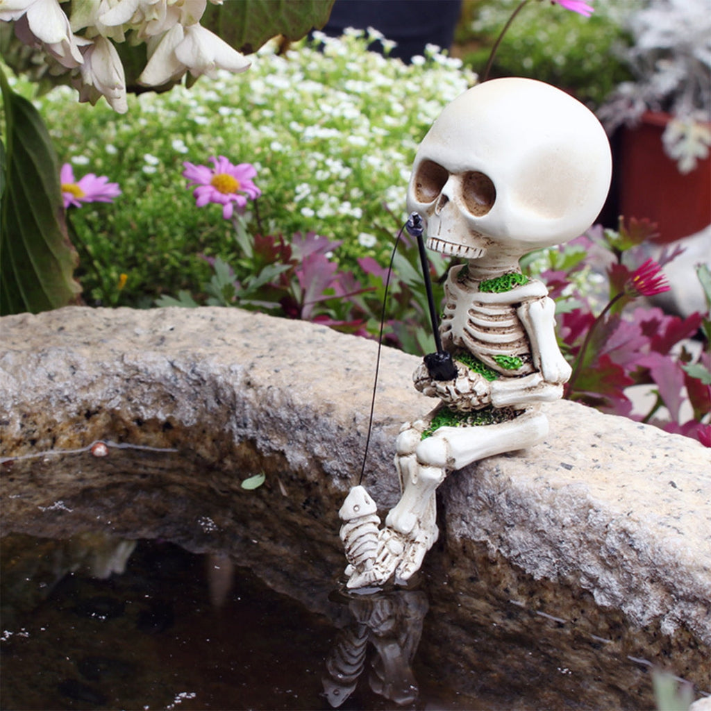 Oalirro Halloween Fishing Skeleton Resin Statue - 4.5in Realistic Hand-Painted Outdoor Garden Decor, Durable Pond Ornament for Yard, Porch, Horror Gift