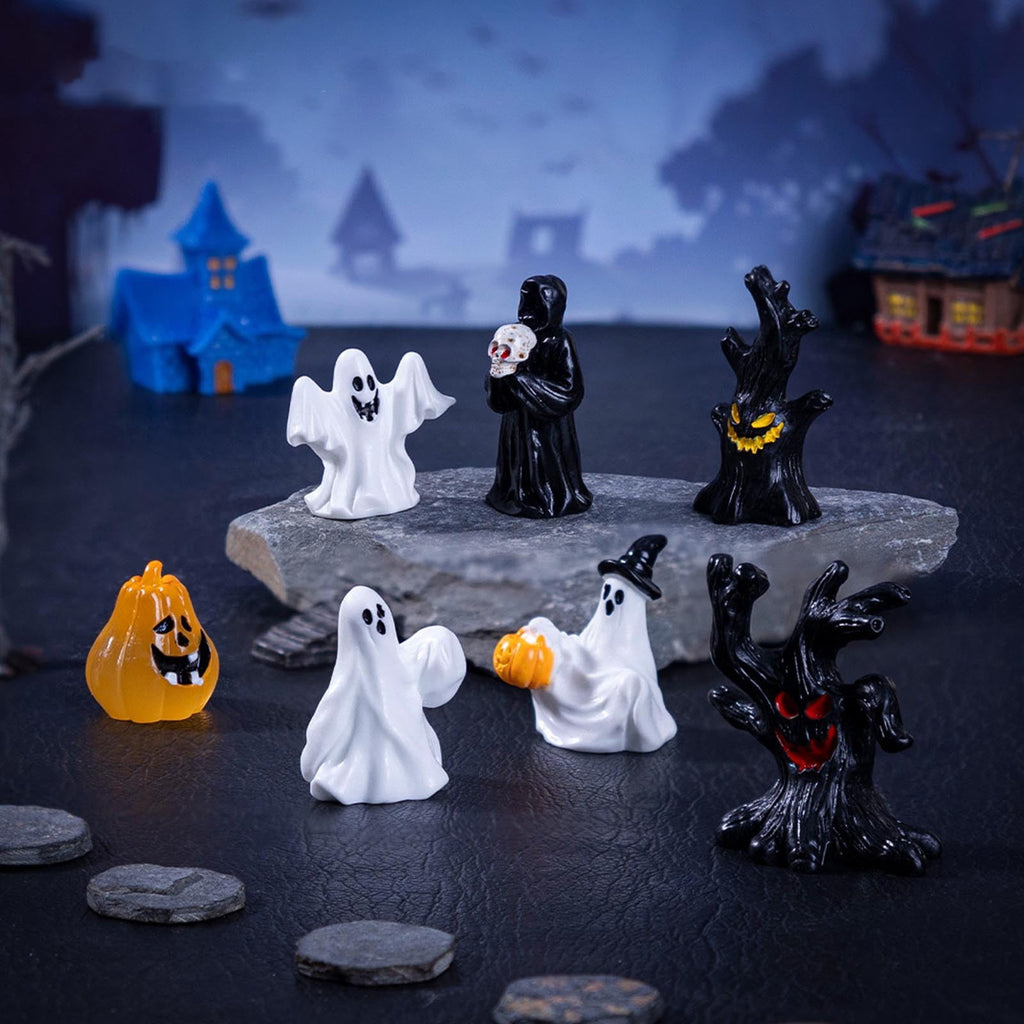 WKSCLPAI Halloween Miniatures Figures Mini Resin Figurines for Halloween Decorations, Halloween Party Favors Bag Fillers Garden Dollhouse Decor 12 Styles to Choose From, Skeleton Hugs